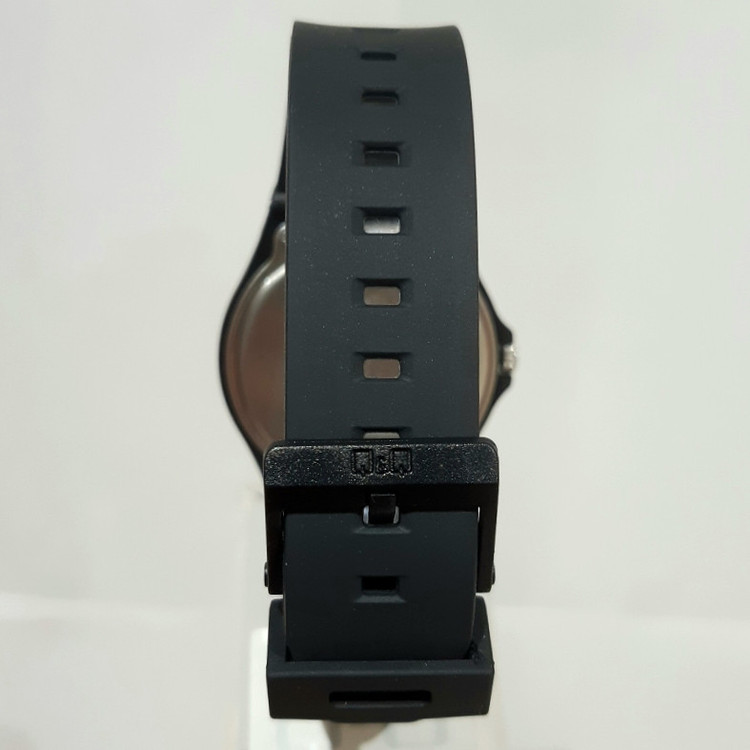 ساعت مچی عقربه ای کیو اند کیو مدل V04A-004VY