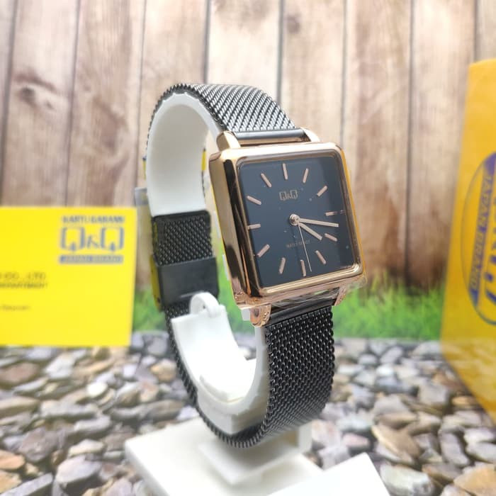 ساعت مچی عقربه ای زنانه کیو اند کیو مدل QB51J402Y