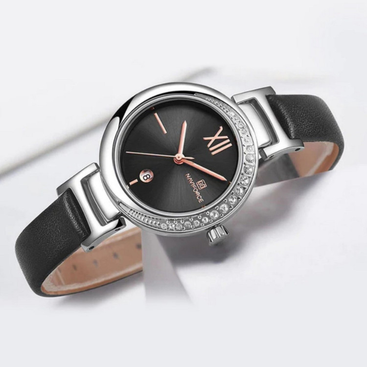 ساعت مچی عقربه ای زنانه نیوی فورس مدل نگیندار کد NF 5007LBB