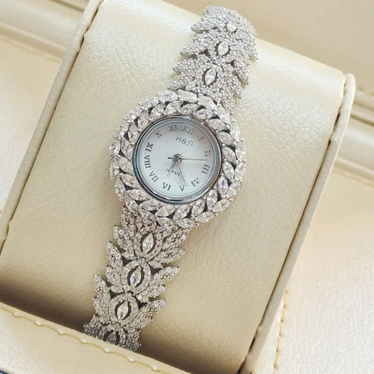 ساعت مچی عقربه ای نقره زنانه مدل باگت rzzdeh-051