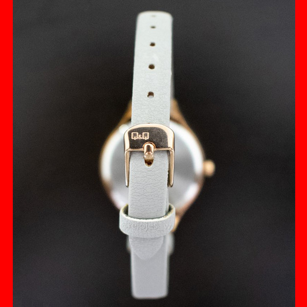 ساعت مچی عقربه ای زنانه کیو اند کیو مدل QB73j101Y