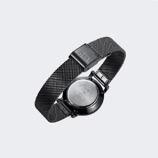 ساعت مچی عقربه ای زنانه کیو اند کیو مدل qa21j402y