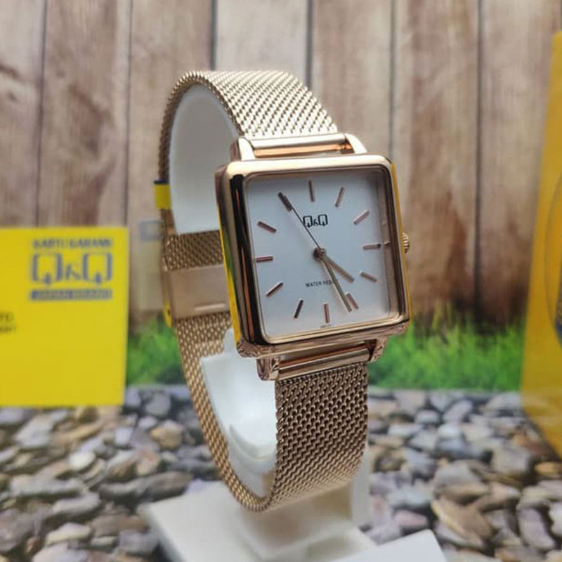 ساعت مچی عقربه ای زنانه کیو اند کیو مدل QB51J011Y