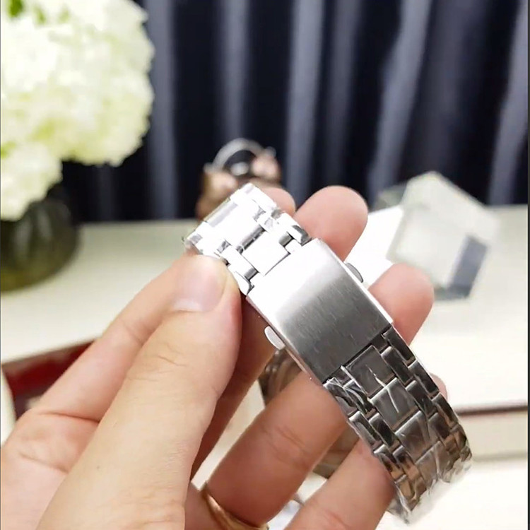 ساعت مچی عقربهای کوارتز مردانه اسکمی مدل 9069BK به همراه دستبند