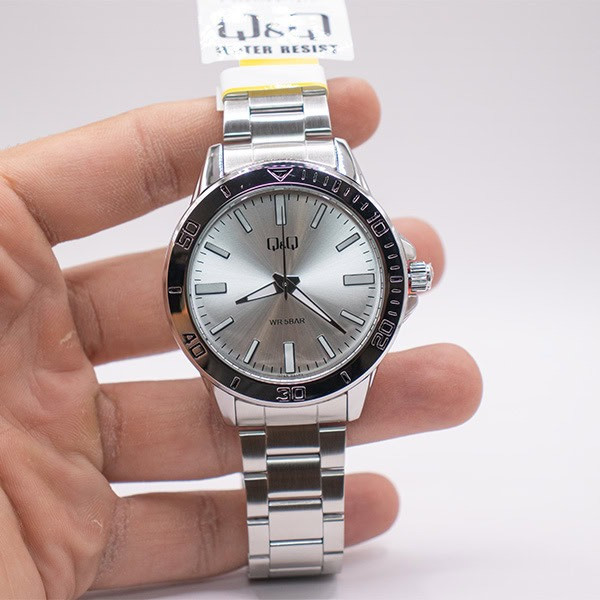 ساعت مچی عقربهای کوارتز مردانه کیو اند کیو مدل Q28B-001PY