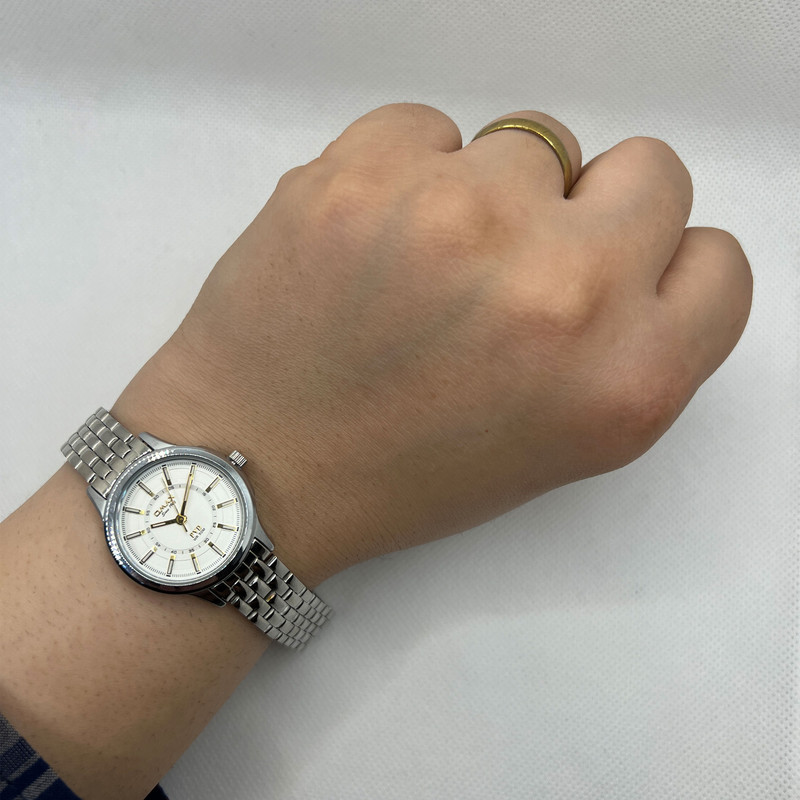 ساعت مچی عقربه ای زنانه اوماکس مدل OJSB002I038